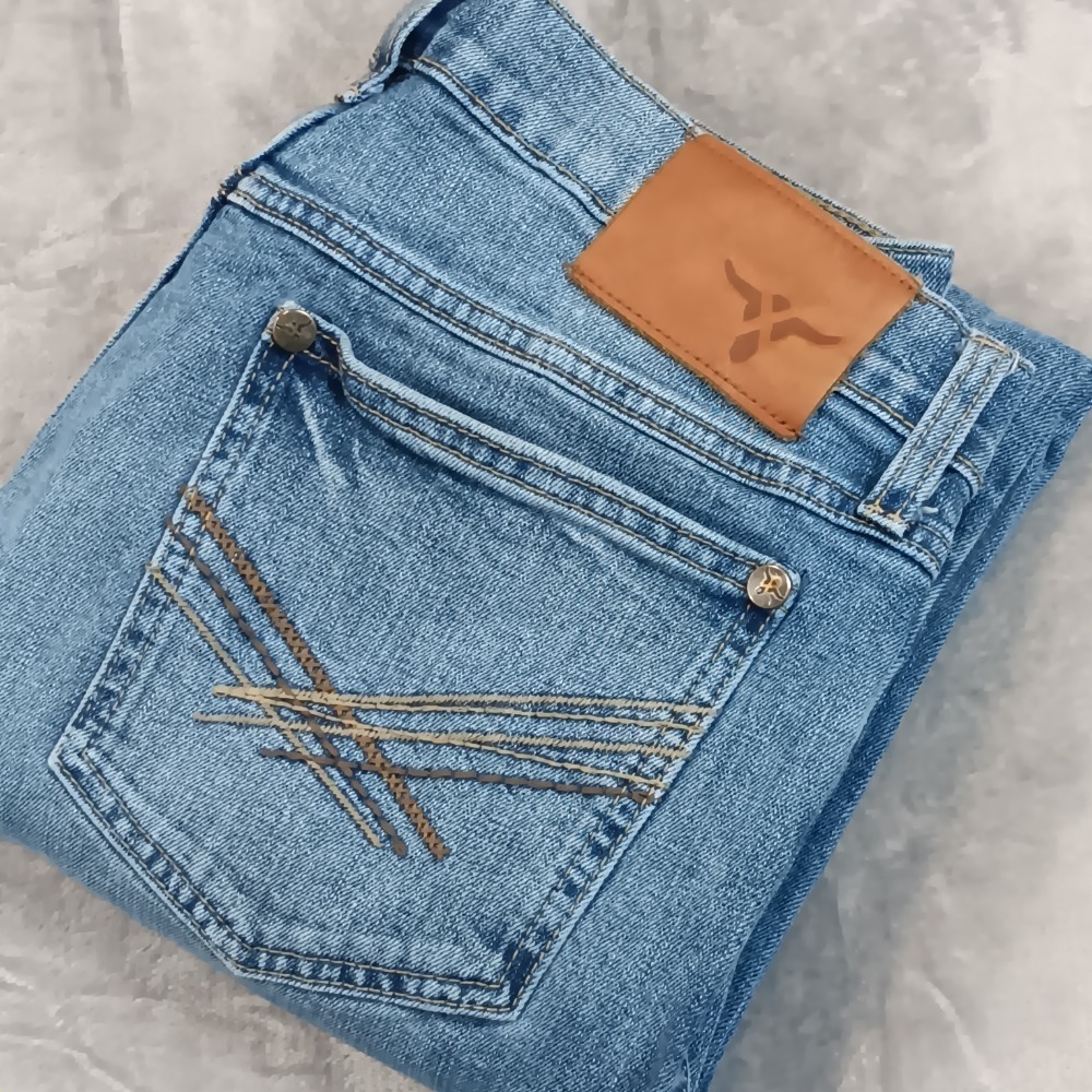 Wrangler 20X 30x30 Relaxed Fit Jeans Designer Back Pocket Details Light Wash